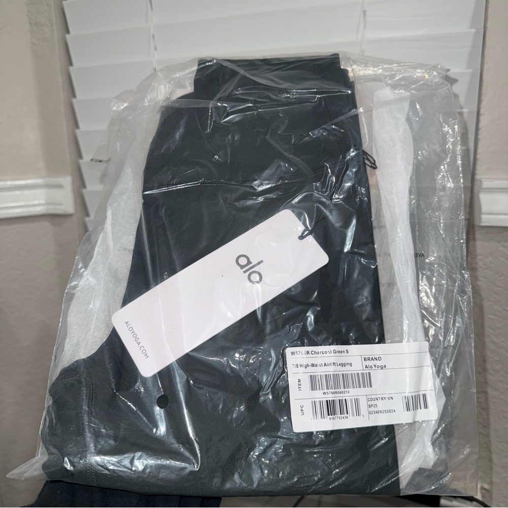 NWT 7/8 High-Waist Airlift Legging charcoal green